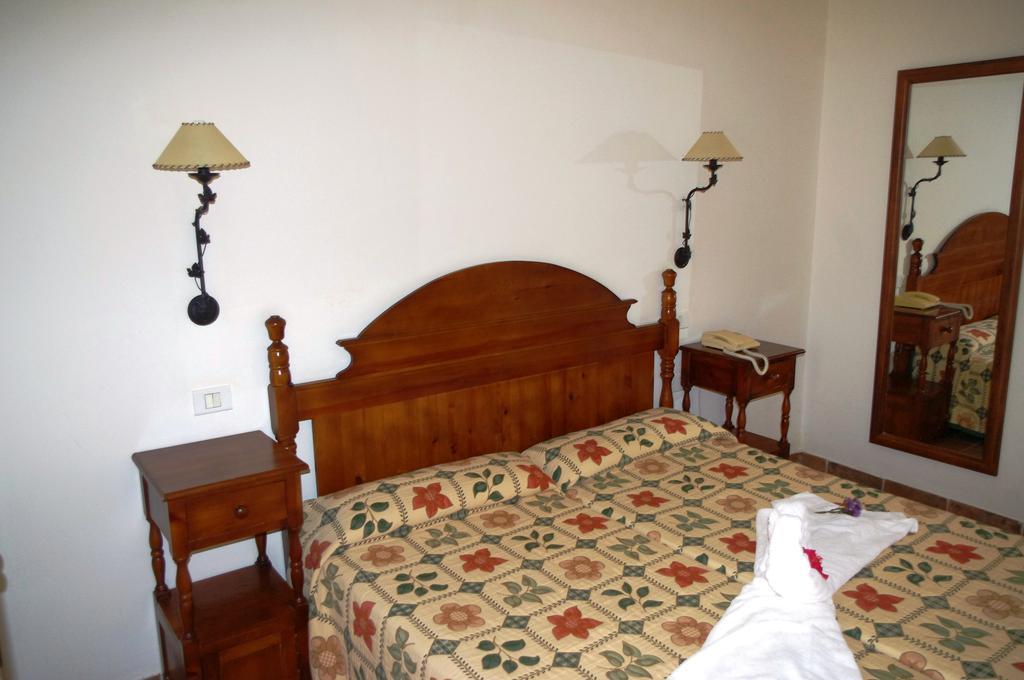 Apartamentos Playa De Los Roques Los Realejos Eksteriør billede